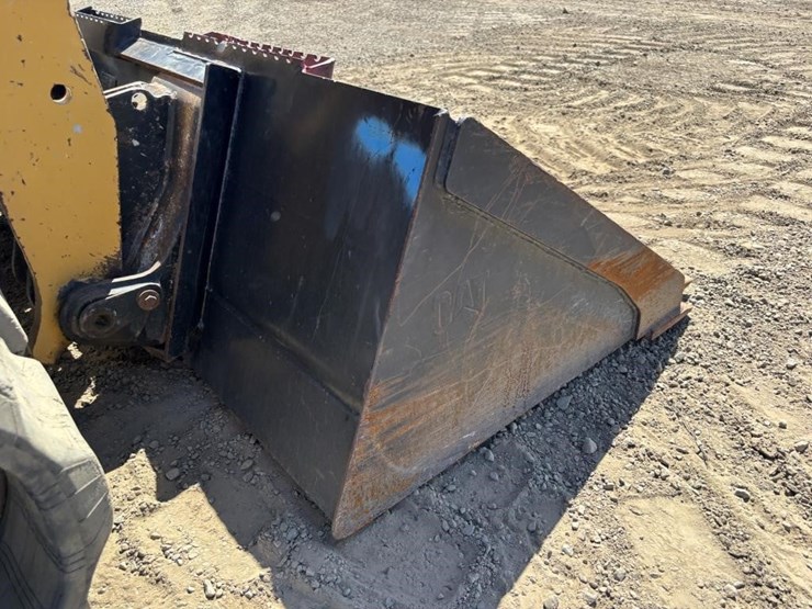 2020-caterpillar-289d3-image-13