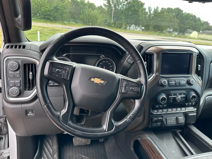 2020-chevrolet-1500-image-17