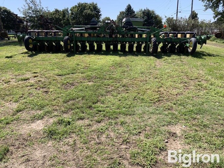 john-deere-7300-image-6