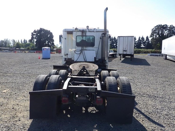 1995-freightliner-flb-t/a-truck-tractor-image-4