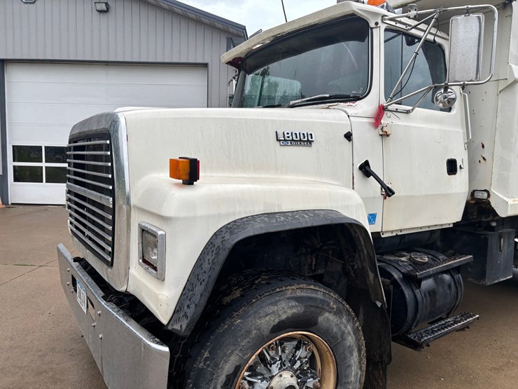1994-ford-l8000-image-9