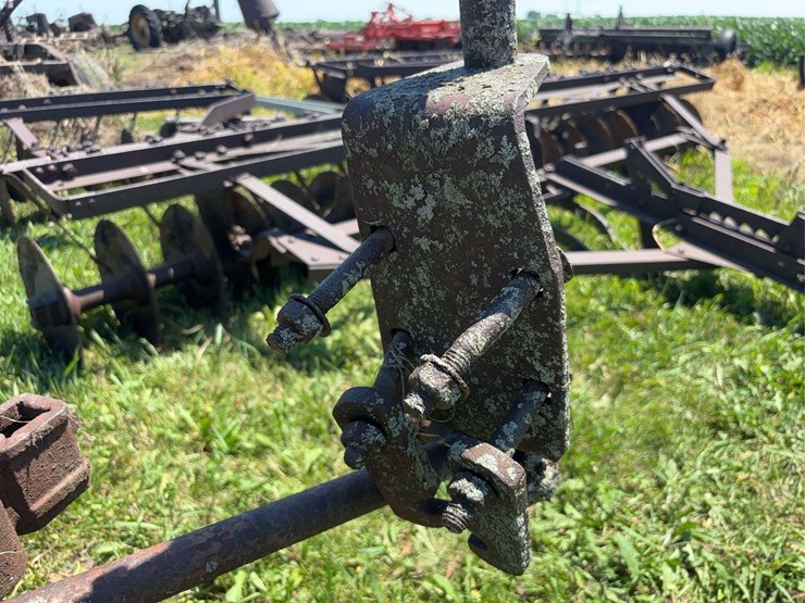 allis-chalmers-14”-one-bottom-moldboard-plow-image-16