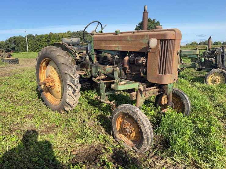 john-deere-320v-slant-steer-image-2