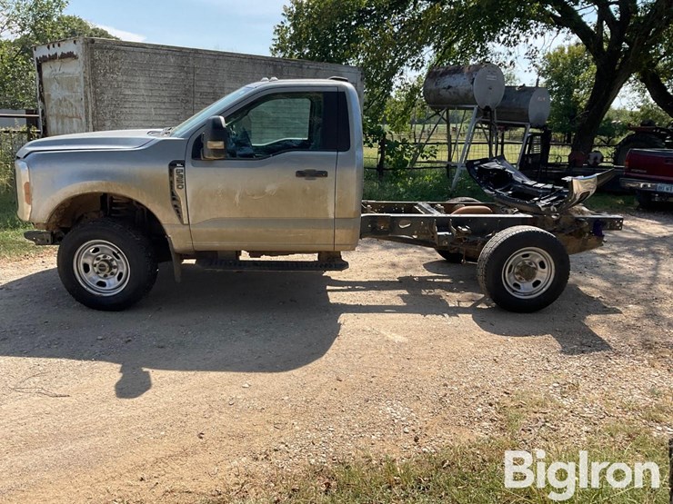2024-ford-f350-image-8