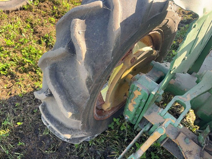 john-deere-330-image-16