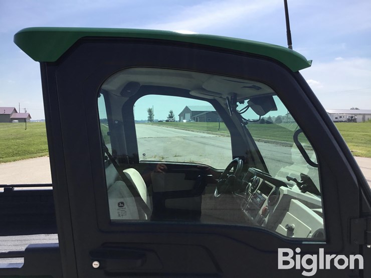 2019-john-deere-gator-image-19