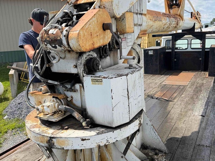 2000-freightliner-fl112-image-15
