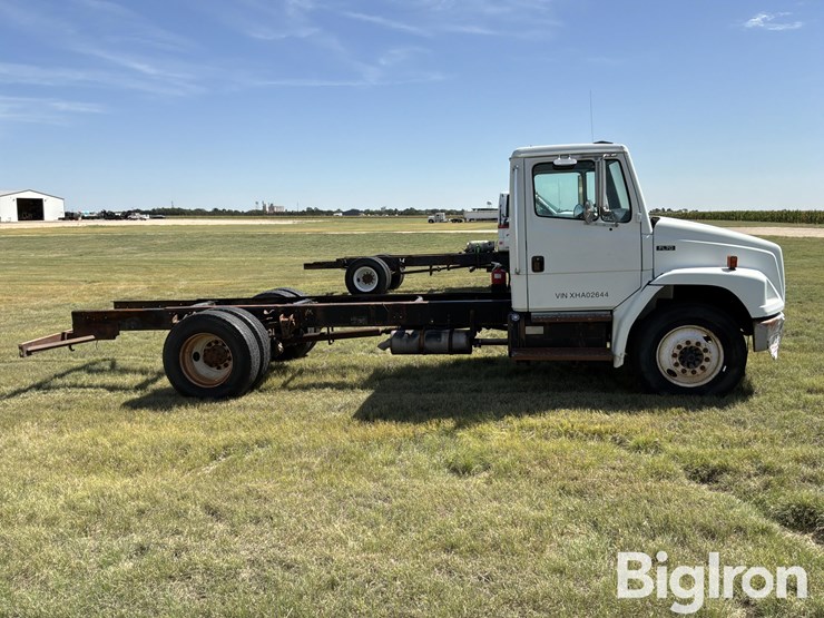 1999-freightliner-fl70-image-4