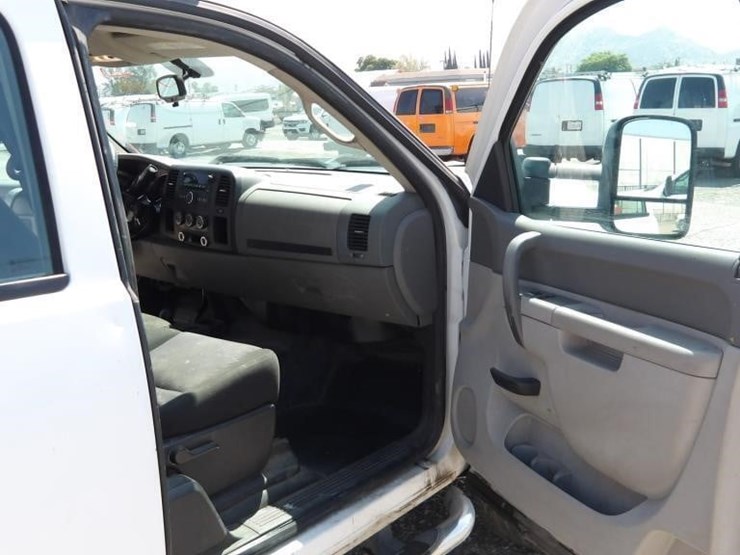 2012-gmc-sierra-3500-image-22