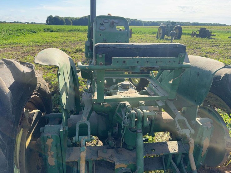 john-deere-330-image-12