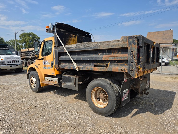 2005-freightliner-m2-106-image-6