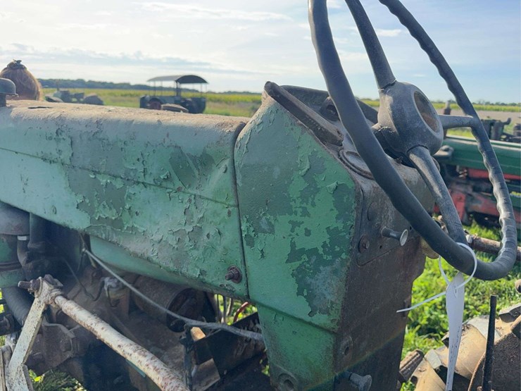 john-deere-330-image-16
