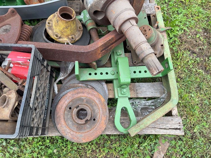 john-deere-assorted-parts-image-3