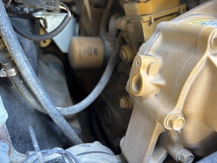 2021-caterpillar-299d3-image-44