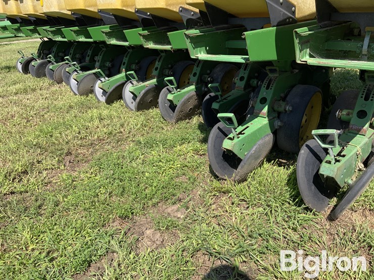 john-deere-7300-image-14