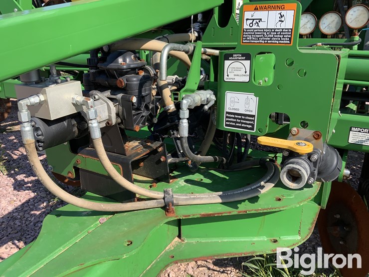 2014-john-deere-2510c-image-11