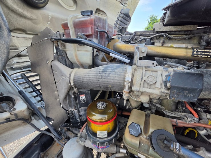 2012-freightliner-cascadia-125-image-30