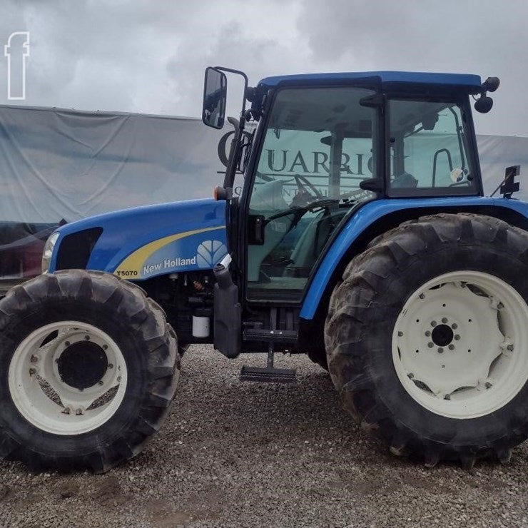 2011 NEW HOLLAND T5070