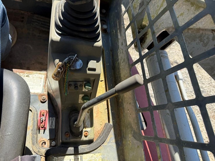 2013-takeuchi-tl230-image-23