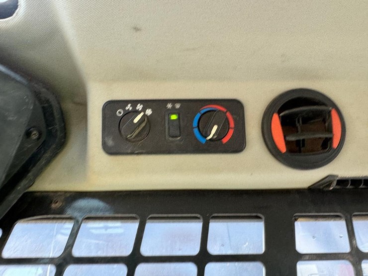 bobcat-t66-image-25