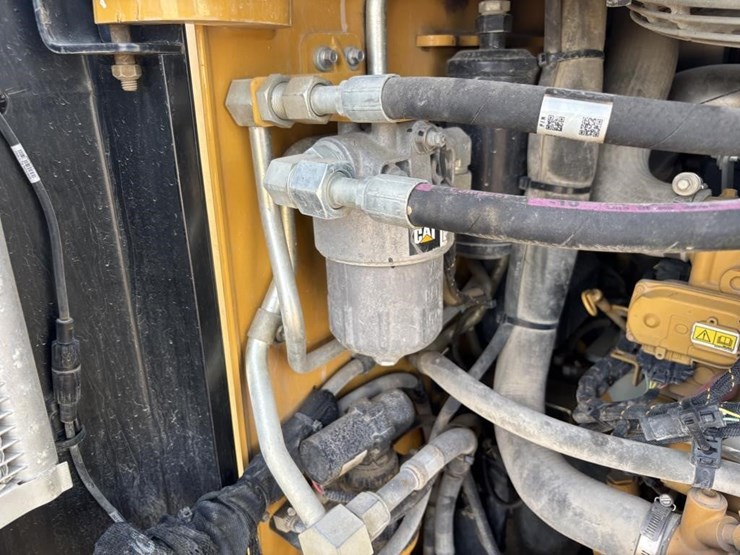 2021-caterpillar-299d3-image-42