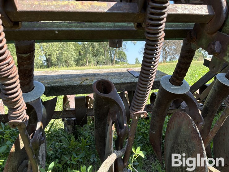 john-deere-11-image-15