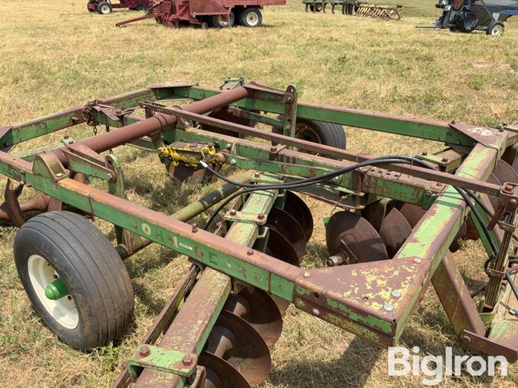 john-deere-12-image-10