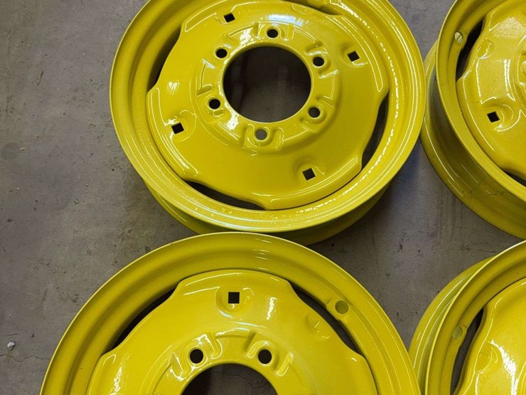 (4)-dubuque-john-deere-front-rims-image-3