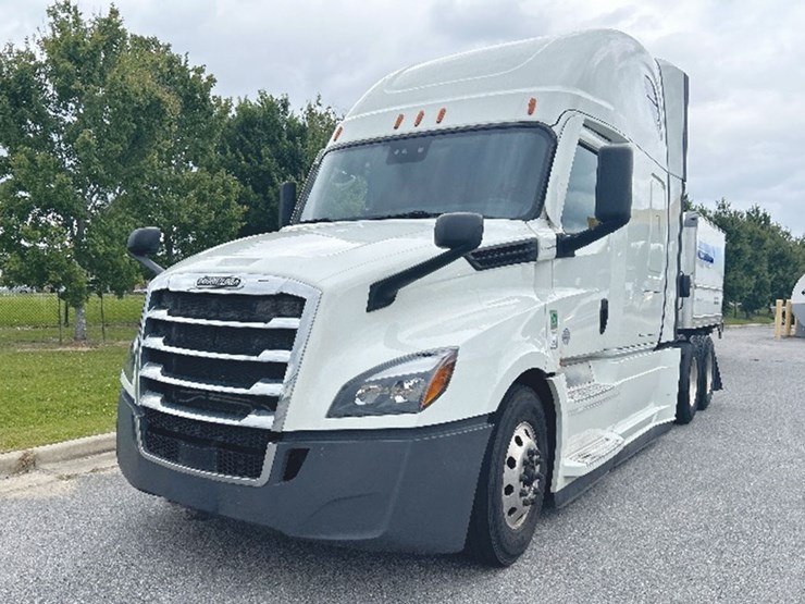 2021-freightliner-cascadia-126-image-1