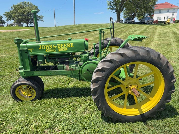 john-deere-b-image-2
