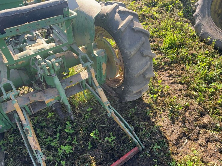 john-deere-330-image-11