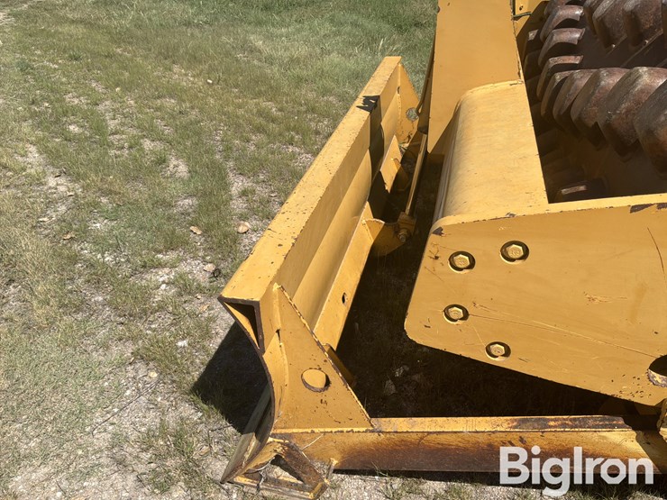 2009-caterpillar-cp56-image-12