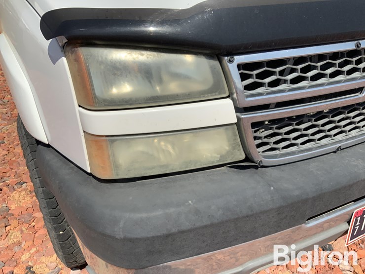 2005-chevrolet-silverado-2500-image-11