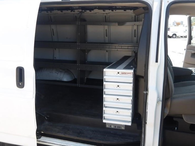 2019-chevrolet-express-2500-image-16