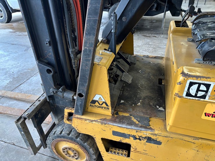 caterpillar-t50d-image-11