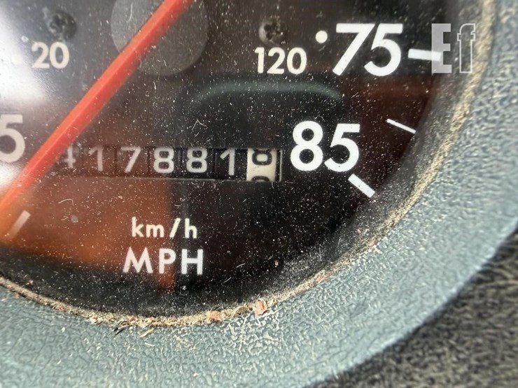 2000-freightliner-fl112-image-18
