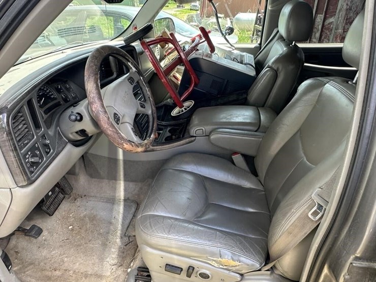 2005-gmc-denali-xl-image-10