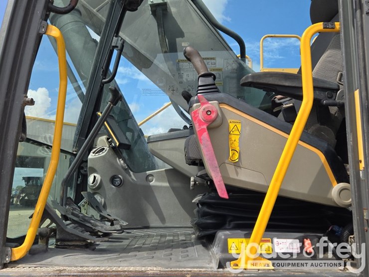 2015-volvo-ec350el-image-66