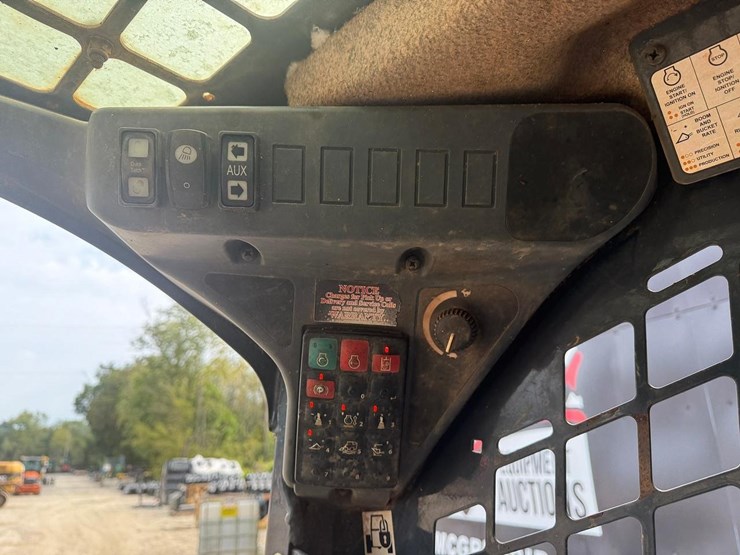 2020-deere-333g-image-21