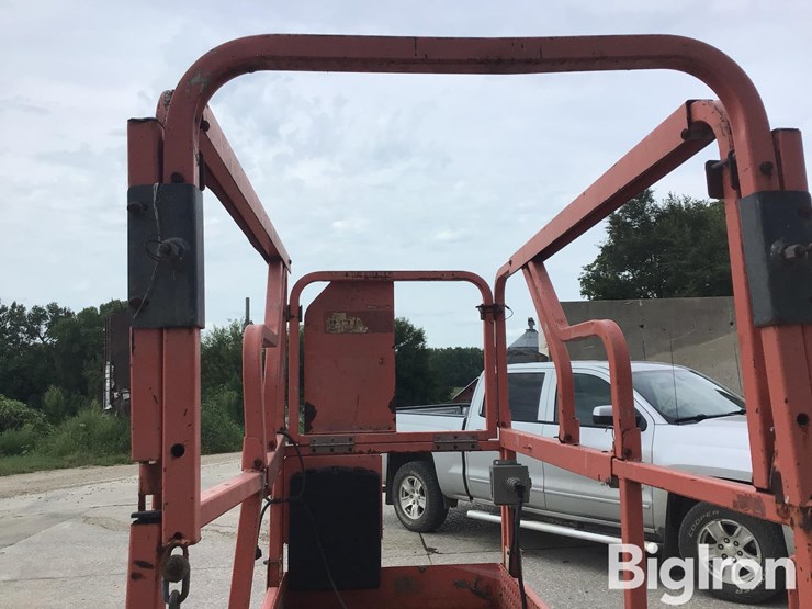 2002-jlg-1932e2-image-12
