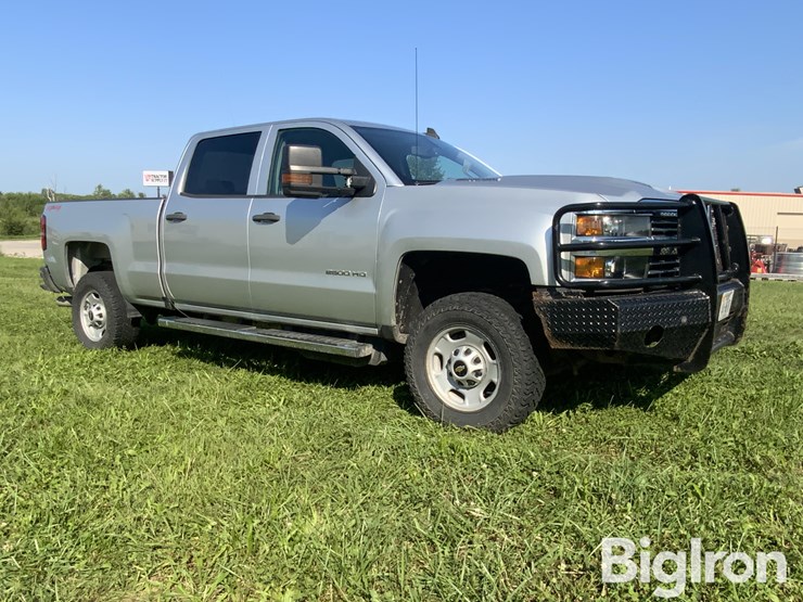 2017-chevrolet-silverado-2500-image-2