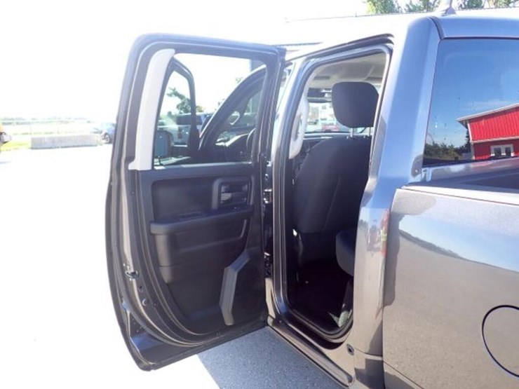 2019-dodge-1500-image-23