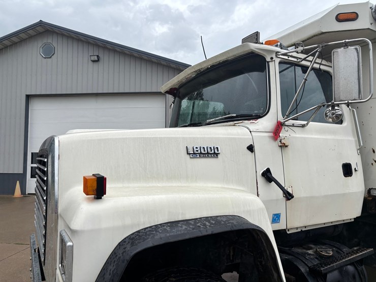 1994-ford-l8000-image-10
