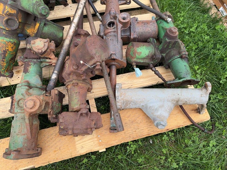 john-deere-dubuque-pedistals-image-3