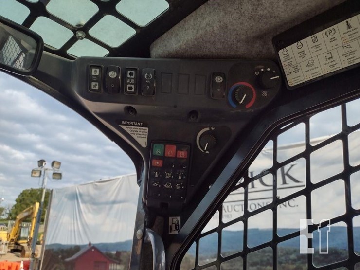 2019-deere-324g-image-8