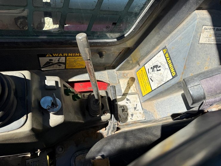 2005-takeuchi-tl140-image-22