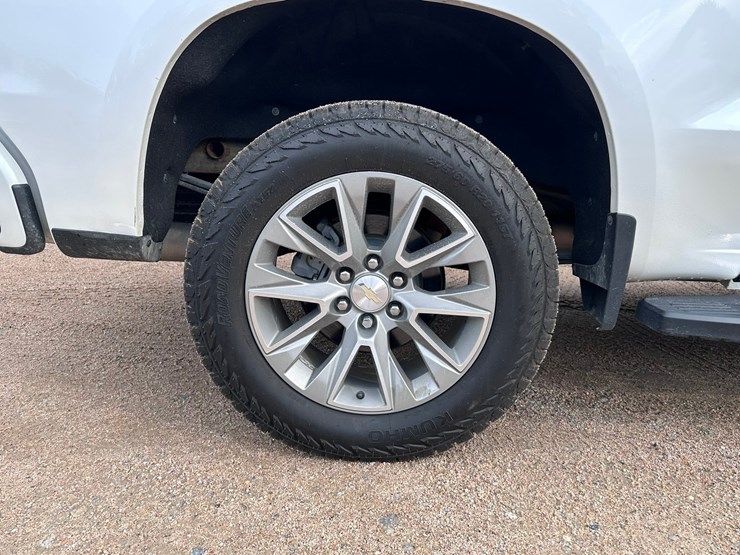 2020-chevrolet-1500-image-34