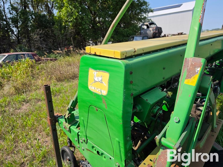 john-deere-520-image-19