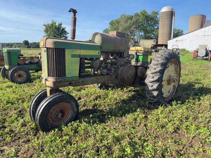 john-deere-520-image-1