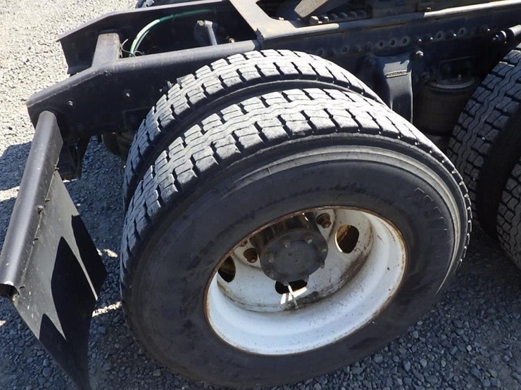 1995-freightliner-flb-t/a-truck-tractor-image-23